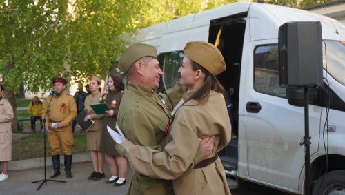 🎤✨ Незабываемый вечер под открытым небом: акция «Поём двором» очаровала Уруссу! ✨🎶