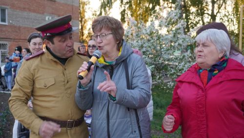 🎤✨ Незабываемый вечер под открытым небом: акция «Поём двором» очаровала Уруссу! ✨🎶