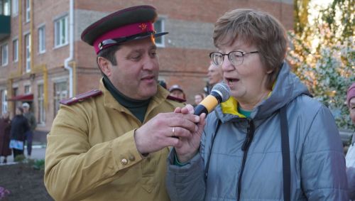 🎤✨ Незабываемый вечер под открытым небом: акция «Поём двором» очаровала Уруссу! ✨🎶