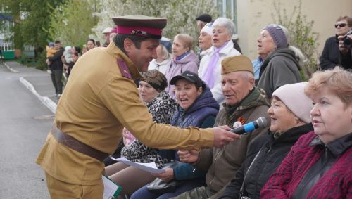 🎤✨ Незабываемый вечер под открытым небом: акция «Поём двором» очаровала Уруссу! ✨🎶