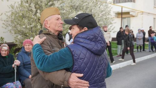 🎤✨ Незабываемый вечер под открытым небом: акция «Поём двором» очаровала Уруссу! ✨🎶
