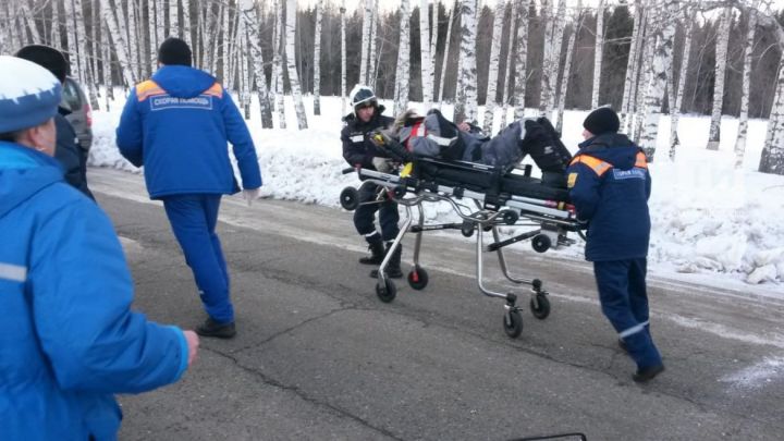 На трассе М7 в Татарстане спасли пассажирку вылетевшего в овраг снегохода