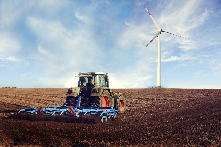 «Весна обнадежила»: Марат Ахметов о весенних полевых работах в Татарстане, хозяйствах без шансов на высокий урожай и Габдулле Тукае