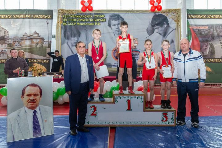 5 мая в г.Азнакаево прошел Открытый Республиканский турнир по греко- римской борьбе.