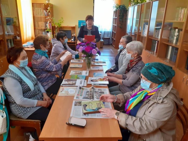 В Центральной библиотеке, в рамках клуба «Якташлар иҗаты» состоялась встреча «Яшәгез Сез мәңге яшь булып», посвящённая Дню пожилого человека