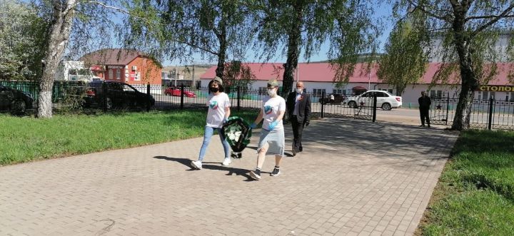 «Татарстан Яңа гасыр»  иҗтимагый хәрәкәте активистлары хәтер венокларын салдылар