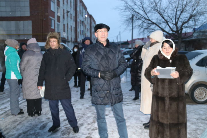 Во время встречи уруссинцев с главой района и руководителями служб жизнеобеспечения среди прочих поднимался и вопрос жёсткости питьевой воды