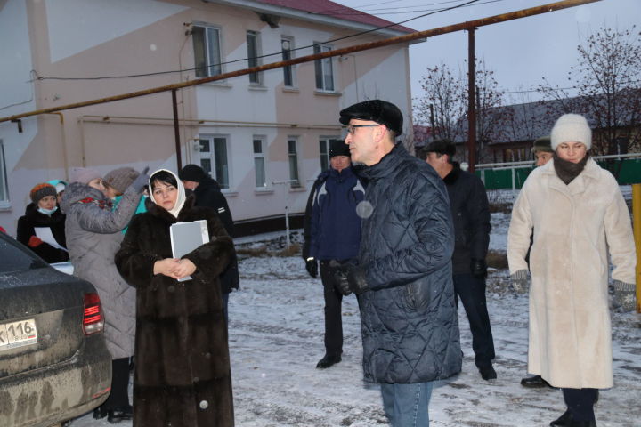 Во время встречи уруссинцев с главой района и руководителями служб жизнеобеспечения среди прочих поднимался и вопрос жёсткости питьевой воды