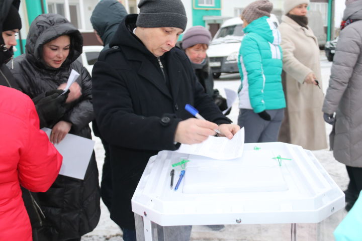 Во время встречи уруссинцев с главой района и руководителями служб жизнеобеспечения среди прочих поднимался и вопрос жёсткости питьевой воды