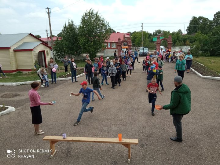 Веселое детство