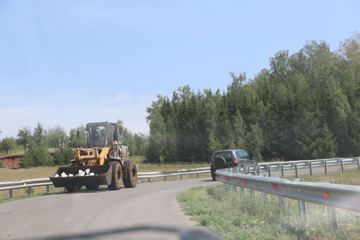 Глава Ташкичуйского сельского поселения Рамиль Валеев любезно согласился провести экскурсию по своим владениям