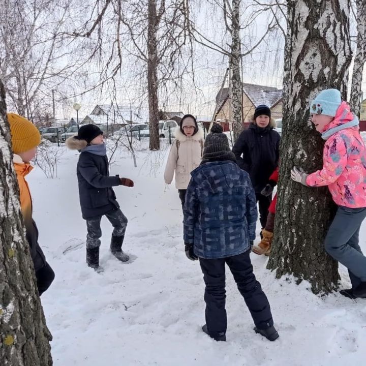 Сегодня в 5 б классе Уруссинской школы номер 3 было проведено внеклассное мероприятие "Путешествие в мир природы"