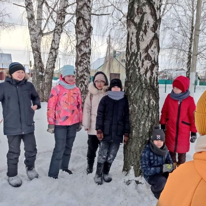 Сегодня в 5 б классе Уруссинской школы номер 3 было проведено внеклассное мероприятие "Путешествие в мир природы"