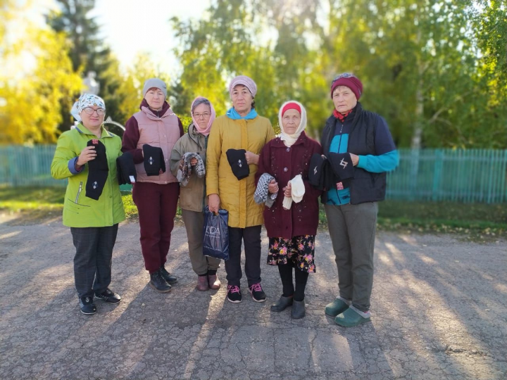 «С огромной любовью и заботой нашим защитникам!»