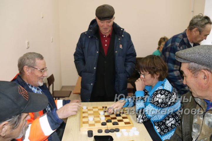 В шашки со спортивным азартом