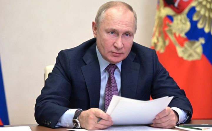 Путин РФ Конституциясенең үзгәртелгән текстын бастырып чыгару турында боерык имзалады