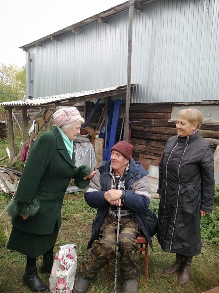 Пенсионеры Малиновки принимали поздравления