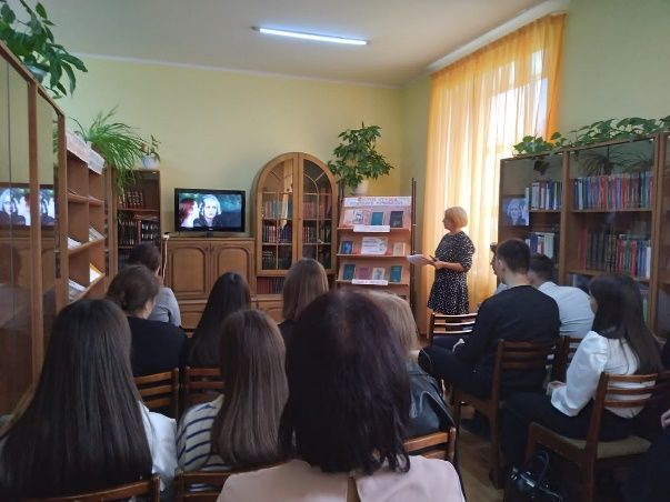 В читальном зале Центральной библиотеки провели мероприятие, посвященное 130-летию со дня рождения Марины Цветаевой