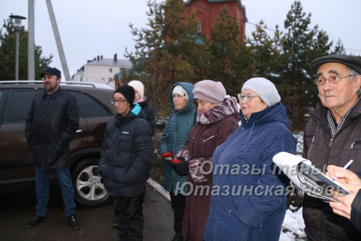 Уруссу: соседний двор светит ярче?