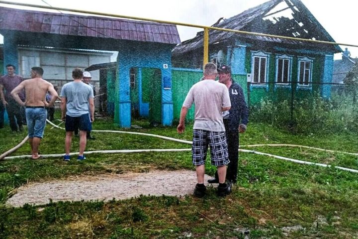 В Татарстане вручили медаль семикласснику который спас детей из горящего дома