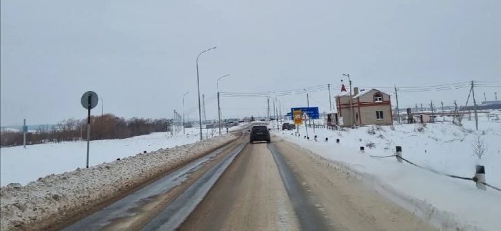 Мост очистили от снега и колеи