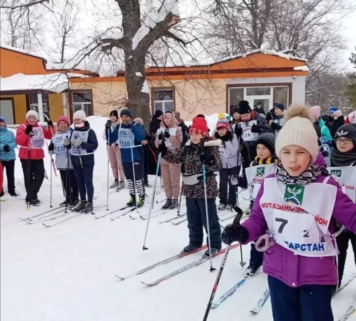 Сегодня на базе ДОЛ "Дубравушка" состоялись традиционные лыжные соревнования "Лыжня Татарстана"