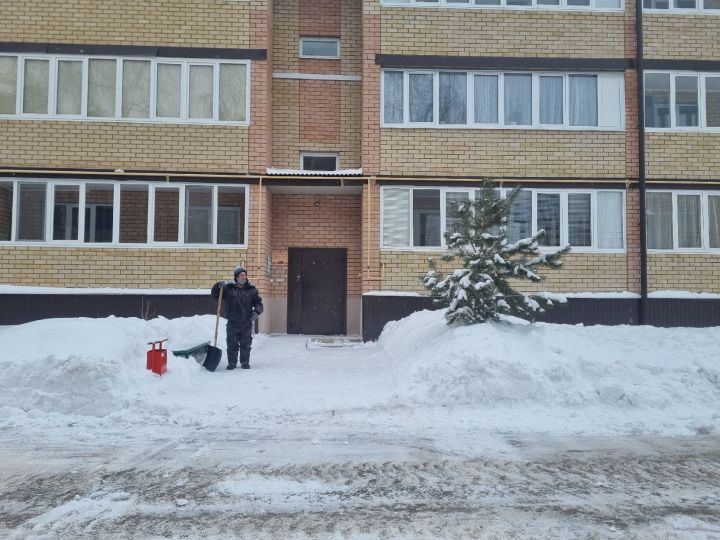 «А снег идет, и все вокруг кого то ждут…»