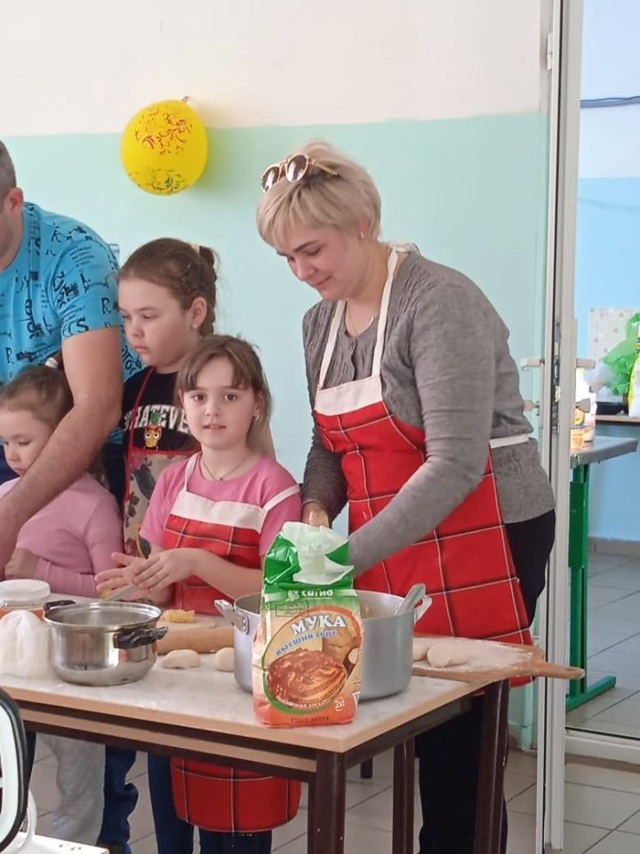 На базе Уруссинского ЦДТ прошёл открытый урок объединения Кулинария "Пальчики оближешь".