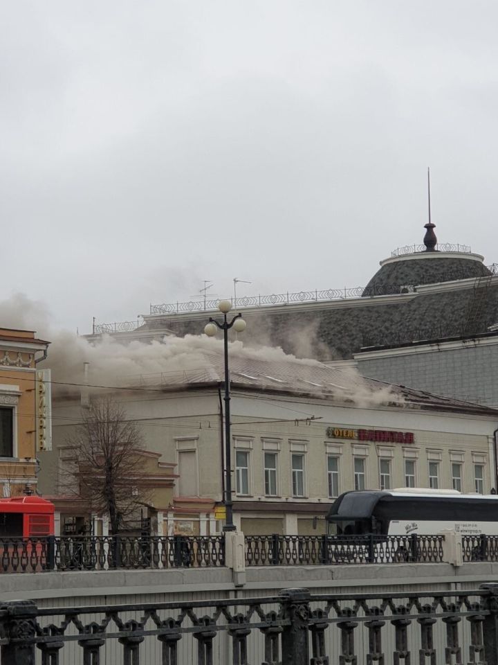 В Казани загорелась крыша отеля «Капитал»