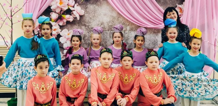 Коллектив ансамбля «Ютазы йолдызлары» выступили с 3 танцами в городе Бавлы