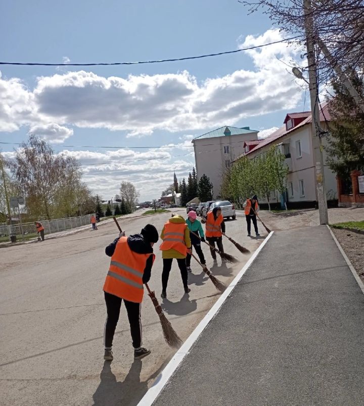 И снова субботник на улицах поселка