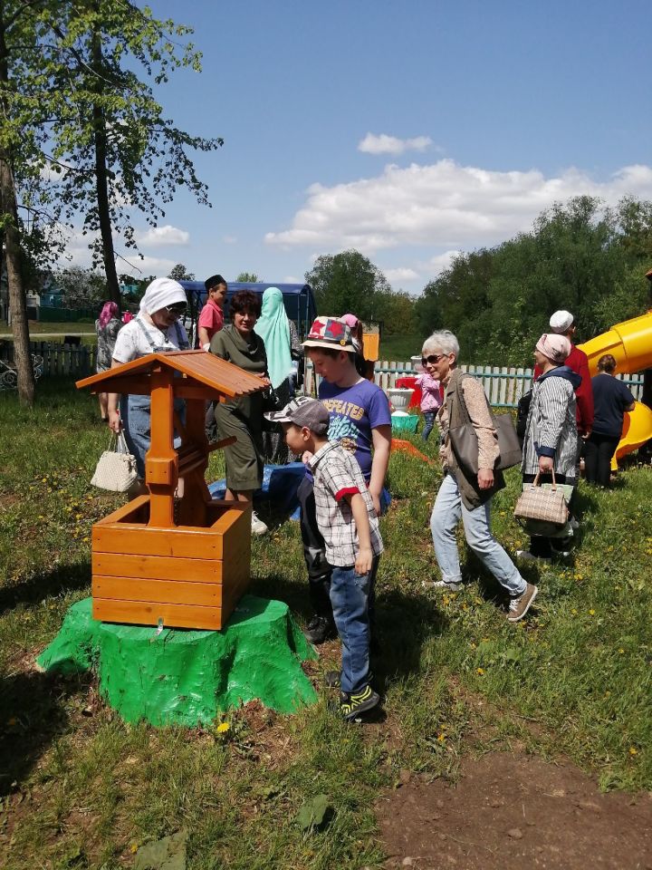 В Малых Уруссу торжественно открыли детскую площадку