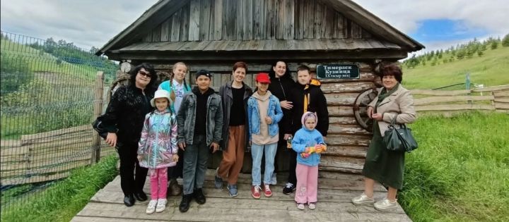 Учащиеся и преподаватели Уруссинской детской школы искусств посетили этнографический комплекс «Бабай утары»