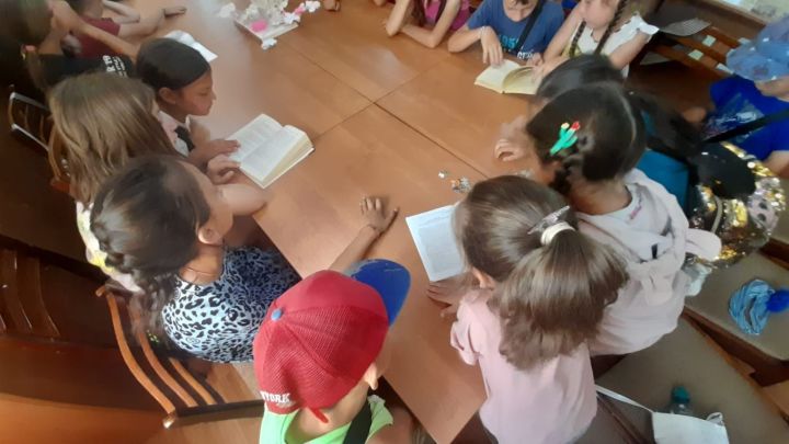 Дворовые лагеря посетили районную библиотеку