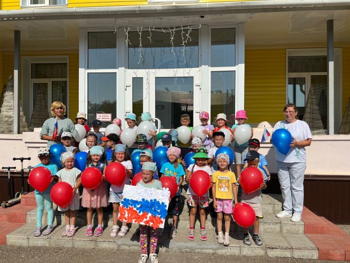 Праздник Российского флага прошел в детском саду номер 4