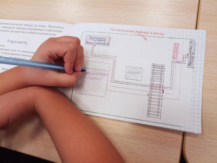 Учащиеся 1-4 классов гимназии нарисовали безопасный маршрут передвижения «дом – школа – дом»