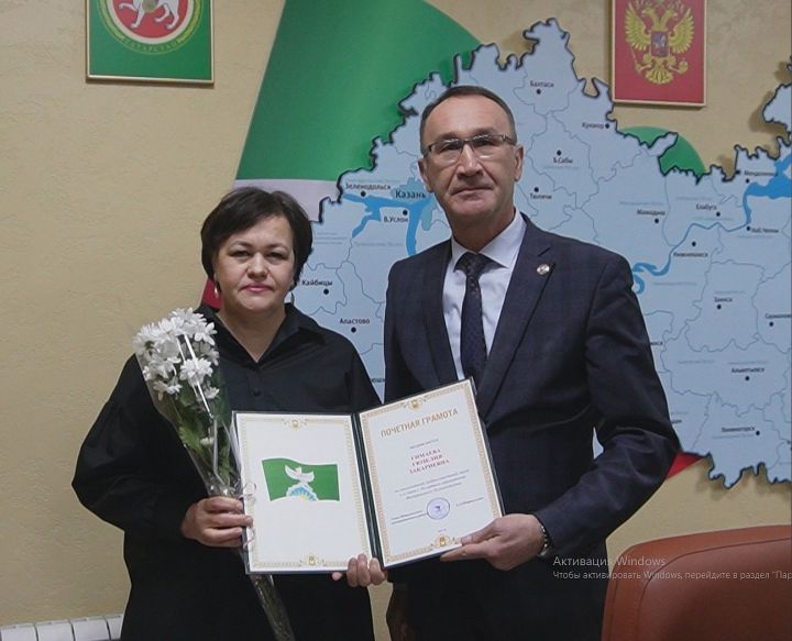 Еженедельное расширенное совещание по вопросам жизнедеятельности района 16 января началось с награждения