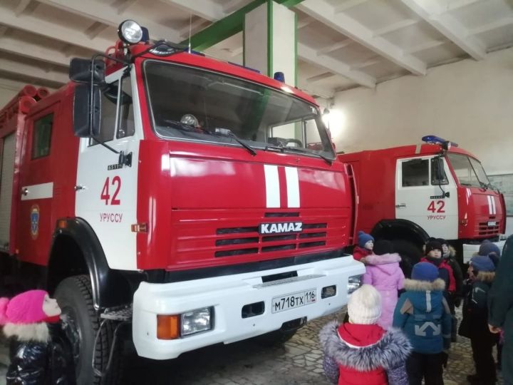 Уруссинские детсадовцы совершили экскурсию в пожарную часть