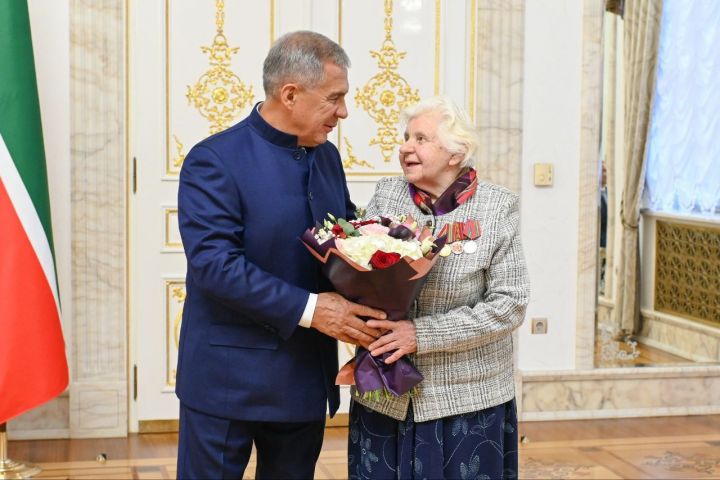 Рустам Минниханов встретился с ветеранами Великой Отечественной войны, награжденными знаком «Жителю блокадного Ленинграда»