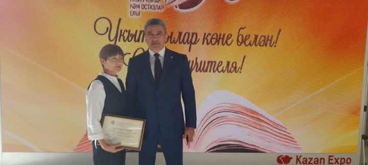 Лучший учитель Республики Татарстан работает в Уруссинской школе № 2