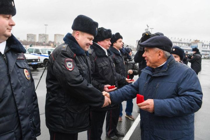 В День сотрудников ОВД РФ татарстанские участковые получили ключи от новых автомобилей