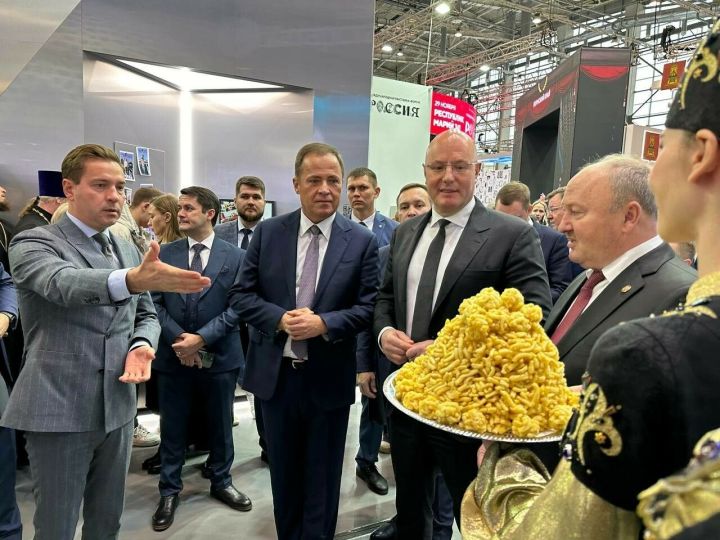Стенд Татарстана на выставке-форуме «Россия» посетили высокопоставленные гости