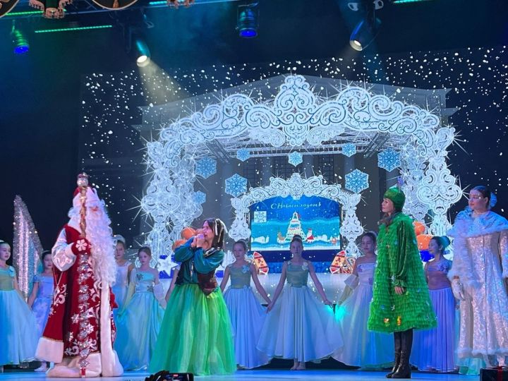 Ансамбль танца «Ютазы Йолдызлары» порадовал своих зрителей новогодним представлением