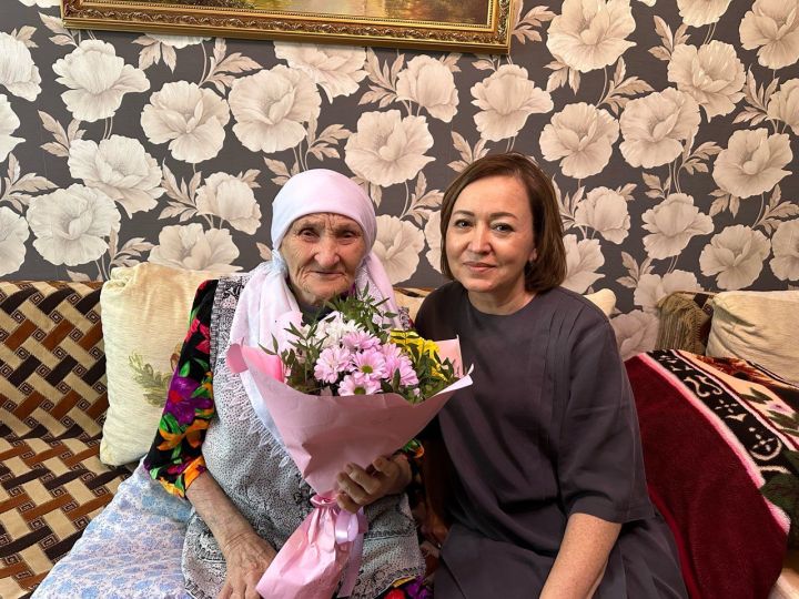 Сегодня долгожительница Ютазинского района Шамсия Шамсуллина отмечает 100-летний юбилей