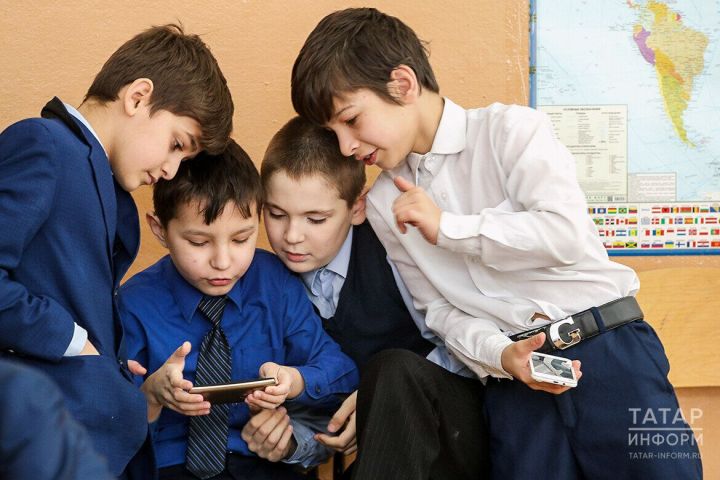 Наконец-то, принят Закон, ограничивающий использование мобильных телефонов в школах
