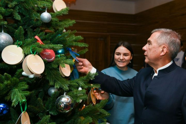 В Казани стартовала благотворительная акция «Елка желаний»