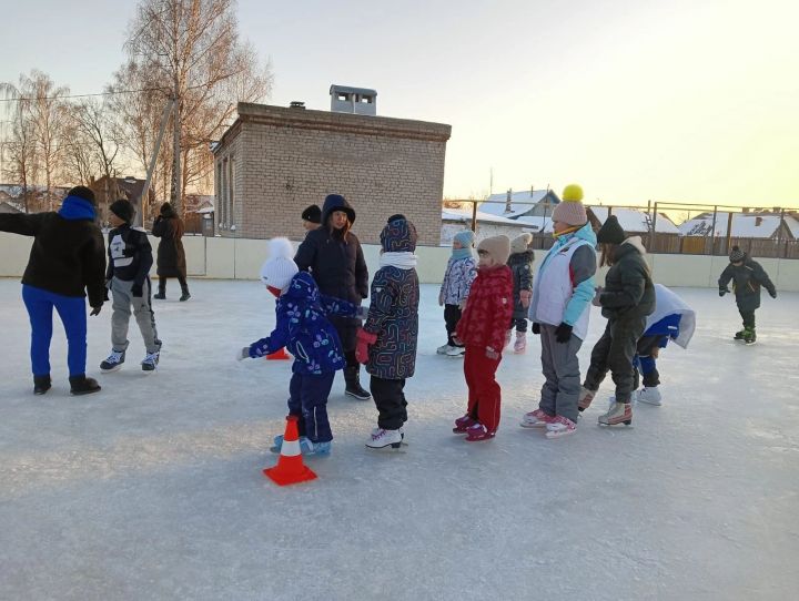 В Центре детского творчества волонтёрами «Лига активистов» был проведен спортивный праздник «Веселые старты на льду»