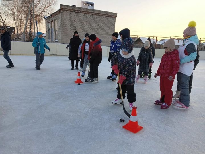В Центре детского творчества волонтёрами «Лига активистов» был проведен спортивный праздник «Веселые старты на льду»