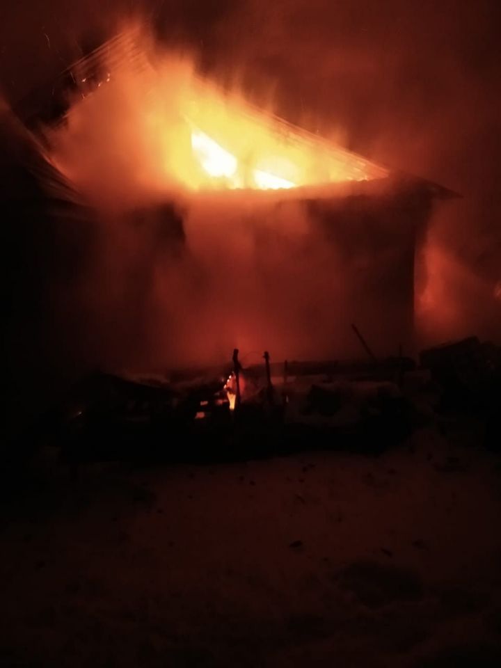 На улице Шарипова случился пожар