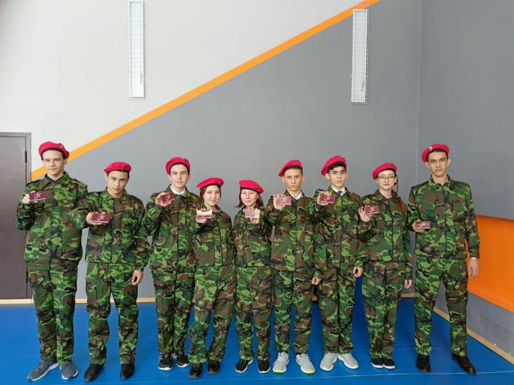 В Старо-Уруссинской школе состоялось торжественное вручение удостоверений юнармейцам отряда «Орлята»